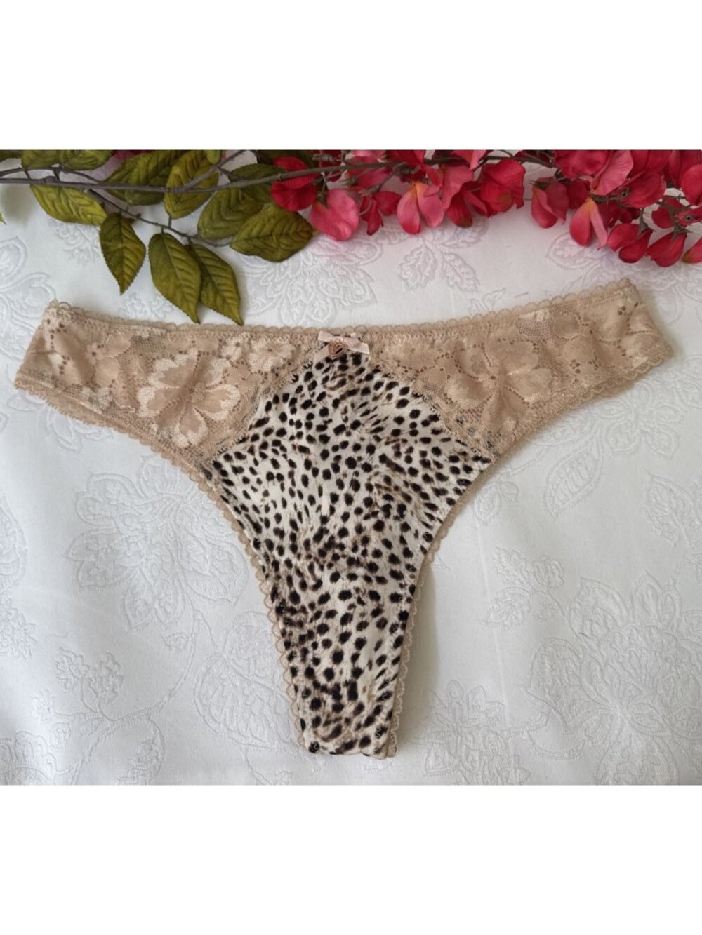 VICTORIA'S SECRET M SILKY CREAM ANIMAL PRINT CHARM VICTORIA STRING THONG PANTIES